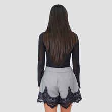 Carica l&#39;immagine nel visualizzatore di Gallery, Haveone short con pizzo con pizzo arrampicante Art PVS-P225
