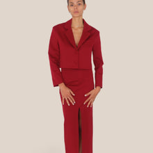 Carica l'immagine nel visualizzatore di Gallery, Tensione in blazer crop bordeaux foderato punto milano 65% viscosa Art 32171 ( gonna Art 32172 )
