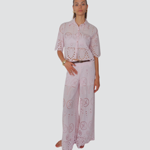 Carica l&#39;immagine nel visualizzatore di Gallery, Tensione in pantalone sangallo con cintura 100% cotone Art S25PC33
