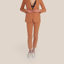 Carica l'immagine nel visualizzatore di Gallery, Kontatto completo cammello blazer 1 bottone più pantalone sigaretta CO8014

