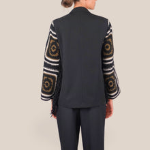 Carica l'immagine nel visualizzatore di Gallery, Vicolo blazer doppio petto crochet con frange Art TAC0446
