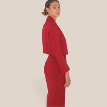 Carica l'immagine nel visualizzatore di Gallery, Tensione in blazer crop bordeaux foderato punto milano 65% viscosa Art 32171 ( gonna Art 32172 )
