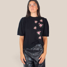 Carica l'immagine nel visualizzatore di Gallery, Vicolo maglia manica corta con ricamo 40% viscosa 25% lana5% cashmere Art 7AC7110
