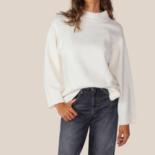 Carica l'immagine nel visualizzatore di Gallery, Maryley maglia over con treccia 40% lana 30% viscosa 5% cashmere Art 26IB812
