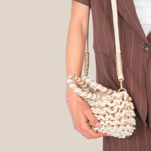 Carica l'immagine nel visualizzatore di Gallery, Susy Mix borsa uncinetto lurex con tracolla Art B03000
