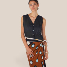 Carica l'immagine nel visualizzatore di Gallery, Tensione in camicia bottoncini smanicata mussola 100% cotone Art F9140C35
