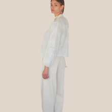 Carica l'immagine nel visualizzatore di Gallery, Vicolo camicia over con ricami e inserti pizzo 100% cotone Art TAB1764
