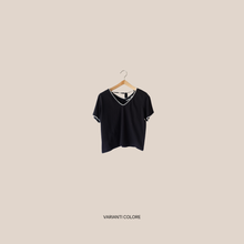 Carica l'immagine nel visualizzatore di Gallery, Philia Loft t-shirt scollo V laccetto retro profili perle 100% cotone Art V02V0027
