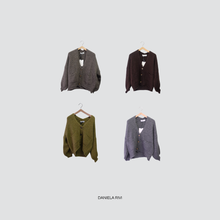 Carica l'immagine nel visualizzatore di Gallery, Haveone cardigan over 3 bottoni Art JIT-P020
