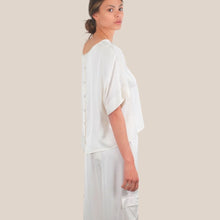 Carica l'immagine nel visualizzatore di Gallery, Tensione in blusa satin over abbottonata retro 100% viscosa Art G434B05Q
