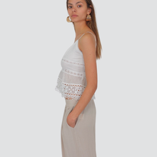 Carica l'immagine nel visualizzatore di Gallery, Tensione in top intarsi in macrame' 100% cotone Art T50063AT
