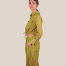 Carica l'immagine nel visualizzatore di Gallery, Vicolo camicia crop coulisse fondo 58% lyocell 425 ramia Art TAB1829 ( pantalone Art TAB1810 )
