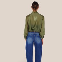 Carica l'immagine nel visualizzatore di Gallery, Dixie camicia over satin manica ampia 83% lyocell Art CFSFWPR
