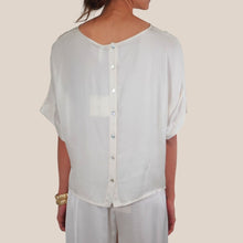 Carica l'immagine nel visualizzatore di Gallery, Tensione in blusa satin over abbottonata retro 100% viscosa Art G434B05Q
