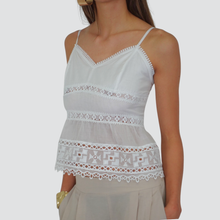 Carica l'immagine nel visualizzatore di Gallery, Tensione in top intarsi in macrame' 100% cotone Art T50063AT
