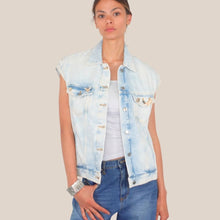Carica l'immagine nel visualizzatore di Gallery, Vicolo giacca over denim smanicata 100% cotone Art DE5032
