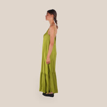 Carica l'immagine nel visualizzatore di Gallery, Tensione in abito satin fondo balza scollo V schiena 100% viscosa Art F7638
