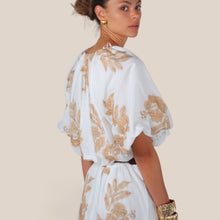 Carica l'immagine nel visualizzatore di Gallery, Kontatto blusa con ricamo manica a palloncino 100% cotone Art NH445
