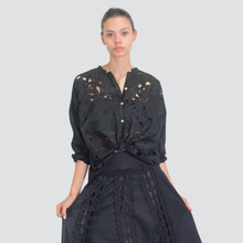 Carica l&#39;immagine nel visualizzatore di Gallery, Tensione in camicia pizzo 45% cotone 45% lyocell Art S25CB08
