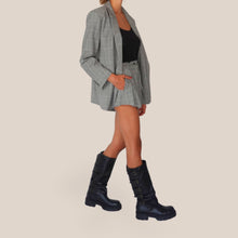 Carica l'immagine nel visualizzatore di Gallery, Vicolo Pantaloncino Check 96% Lana Vergine Art TAC1072 ( Blazer Art TAC1073 )
