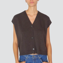 Carica l&#39;immagine nel visualizzatore di Gallery, Tensione in gilet over bottoni 40% viscosa 25% lana 5% cashmere Art D80014
