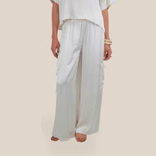 Carica l'immagine nel visualizzatore di Gallery, Tensione in pantalone tasconato satin elastico vita 100% viscosa Art G433P22R
