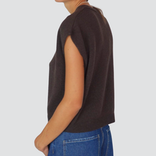 Carica l&#39;immagine nel visualizzatore di Gallery, Tensione in gilet over bottoni 40% viscosa 25% lana 5% cashmere Art D80014
