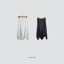 Carica l&#39;immagine nel visualizzatore di Gallery, Tensione in gonna satin con pizzo zig zag Art 37656
