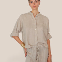Carica l'immagine nel visualizzatore di Gallery, Tensione in camicia over taschino 100% lino Art S26CD54
