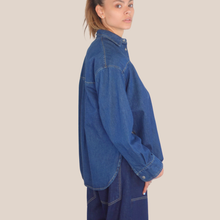 Carica l'immagine nel visualizzatore di Gallery, Kontatto camicia over denim spacchi laterali 100% cotone Art GZ808
