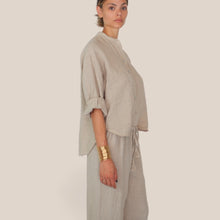 Carica l'immagine nel visualizzatore di Gallery, Tensione in camicia over taschino 100% lino Art S26CD54
