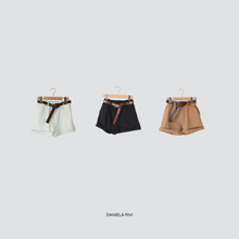 Carica l&#39;immagine nel visualizzatore di Gallery, Tensione in shorts con cintura 97% cotone Art PA3660
