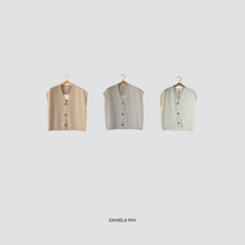 Carica l&#39;immagine nel visualizzatore di Gallery, Tensione in gilet over bottoni 40% viscosa 25% lana 5% cashmere Art D80014
