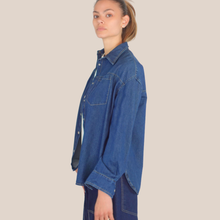 Carica l'immagine nel visualizzatore di Gallery, Kontatto camicia over denim spacchi laterali 100% cotone Art GZ808
