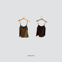 Carica l&#39;immagine nel visualizzatore di Gallery, Tensione in top satin scollatura pizzo spallino regolabile Art FW250031
