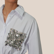 Carica l'immagine nel visualizzatore di Gallery, Tensione in abito camicia over con taschino paillettes e cintura 50% cotone Art PE260160
