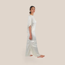 Carica l'immagine nel visualizzatore di Gallery, Tensione in pantalone tasconato satin elastico vita 100% viscosa Art G433P22R
