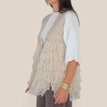 Carica l'immagine nel visualizzatore di Gallery, Philia Loft gilet con lurex e frange Art F03E0169
