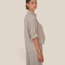 Carica l'immagine nel visualizzatore di Gallery, Tensione in camicia over taschino 100% lino Art S26CD54

