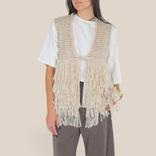 Carica l'immagine nel visualizzatore di Gallery, Philia Loft gilet con lurex e frange Art F03E0169
