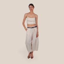 Carica l'immagine nel visualizzatore di Gallery, Dixie pantalone baloon con pinces e cintura tela leggera 66% cotone Art P067A257 ( top Art R067A089 )
