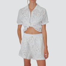 Carica l&#39;immagine nel visualizzatore di Gallery, Tensione in camicia gessata con ricami 100% cotone Art S25CF31
