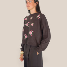 Carica l'immagine nel visualizzatore di Gallery, Vicolo maglia fondente over ricamata 40% viscosa 25% lana 5% cashmere Art 2AC2007
