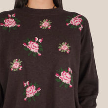 Carica l'immagine nel visualizzatore di Gallery, Vicolo maglia fondente over ricamata 40% viscosa 25% lana 5% cashmere Art 2AC2007
