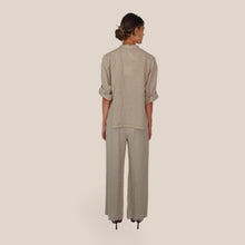 Carica l'immagine nel visualizzatore di Gallery, Tensione in pantalone palazzo fondo sfrangiato elastico vita 100% lino Art S26PL22
