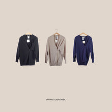 Carica l'immagine nel visualizzatore di Gallery, Vicolo cardigan 40% viscosa 25% lana 5% cashmere Art 2AC2028
