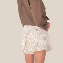 Carica l'immagine nel visualizzatore di Gallery, Haveone shorts farfalla stampa bandana con cintura 100% cotone Art PSB-Q625
