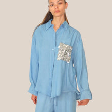 Carica l'immagine nel visualizzatore di Gallery, Tensione in camicia over taschino paillettes 100% tencel leggero Art PE260153 ( pantalone Art PE260188 )
