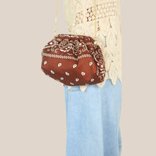 Carica l'immagine nel visualizzatore di Gallery, Susy MIx pochette stampa bandana con tracolla Art 668B
