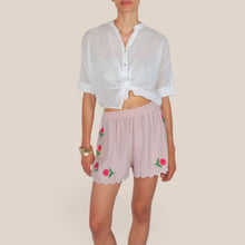Carica l'immagine nel visualizzatore di Gallery, Haveone shorts ricamo rose elastico vita 59% viscosa 12% lino Art PVS-Q641
